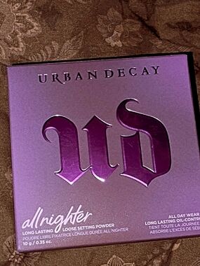 Urban Decay All Nighter Setting Powder - Metallic Purple Box